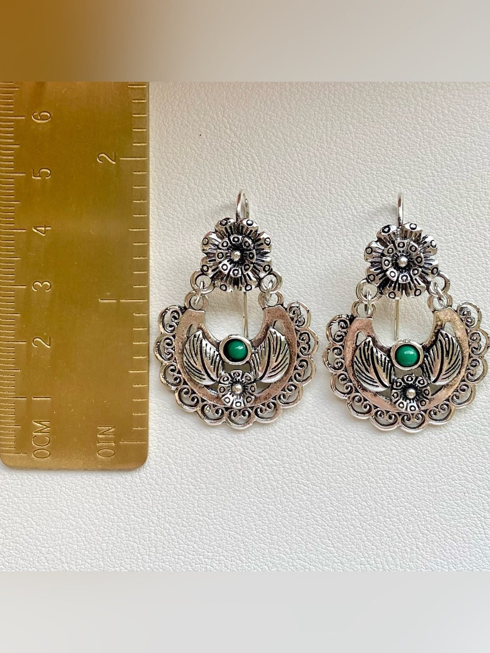 Silver earrings with green stone and ornate scrollwork - Picture 3 of 4